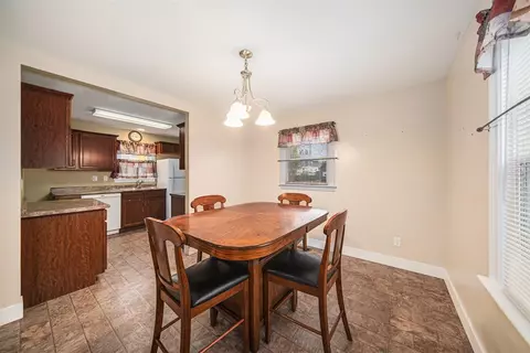 Dining - 1324 E North, Jackson, MI 49202 photo 2 of 3