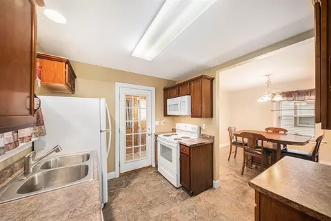 Kitchen - 1324 E North, Jackson, MI 49202 photo 2 of 2