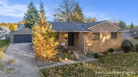 1666 Carlton, Grand Rapids, MI 49505