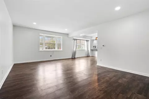Living - 315 E Hughes, Marshall, MI 49068 photo 3 of 6