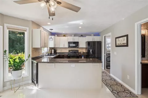 Kitchen - 727 Tanbark, Dimondale, MI 48821 photo 1 of 4