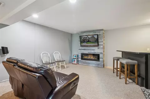 Living - 727 Tanbark, Dimondale, MI 48821 photo 4 of 4