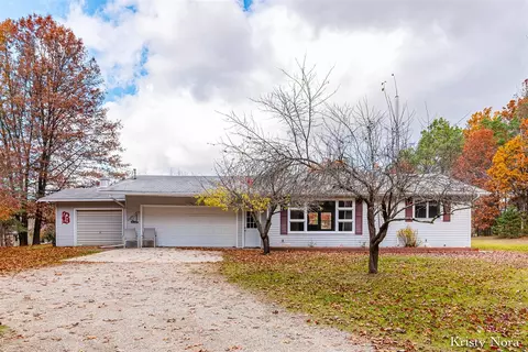 11026 W Sidney, Gowen, MI 49326