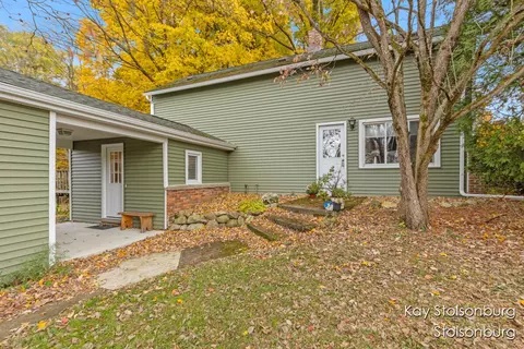 8890 N 12th, Kalamazoo, MI 49009