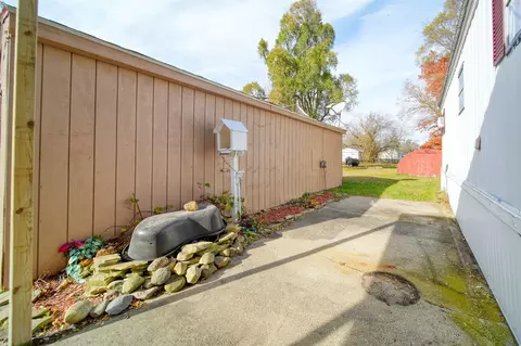 Exterior - 9260 Charmin, Jackson, MI 49201 photo 9 of 10