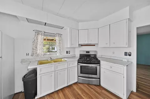 Kitchen - 9260 Charmin, Jackson, MI 49201 photo 2 of 3