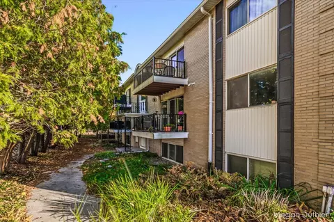 2759 Leonard #D7, Grand Rapids, MI 49504