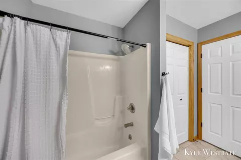 Bath - 4101 White Pne, Dorr, MI 49323 photo 7 of 8