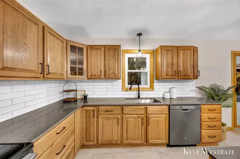 Kitchen - 4101 White Pne, Dorr, MI 49323 photo 2 of 4