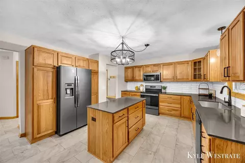 Kitchen - 4101 White Pne, Dorr, MI 49323 photo 1 of 4