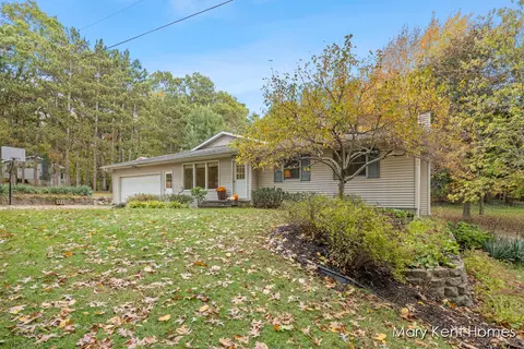 6662 Buttrick, Alto, MI 49302