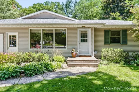 6662 Buttrick, Alto, MI 49302