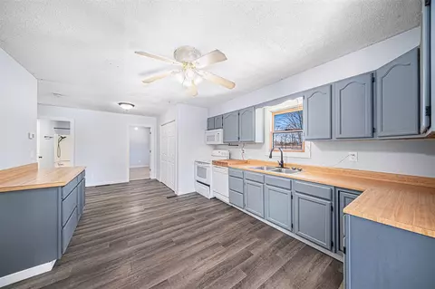 Entry Way - 8470 Kennedy, Munith, MI 49259 photo 2 of 2