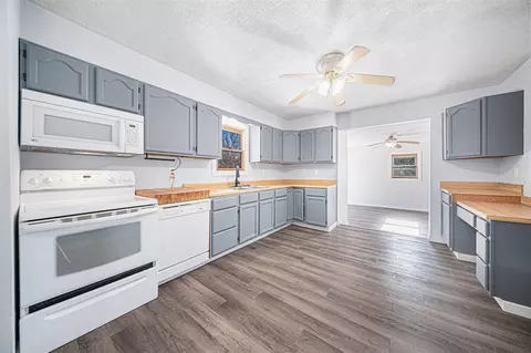 Kitchen - 8470 Kennedy, Munith, MI 49259 photo 1 of 1