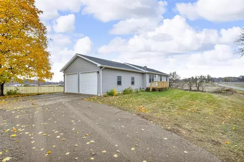 8373 S Stoney Lk, Jackson, MI 49201