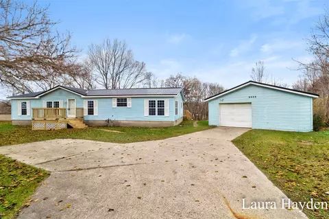 6220 W Riverside, Saranac, MI 48881