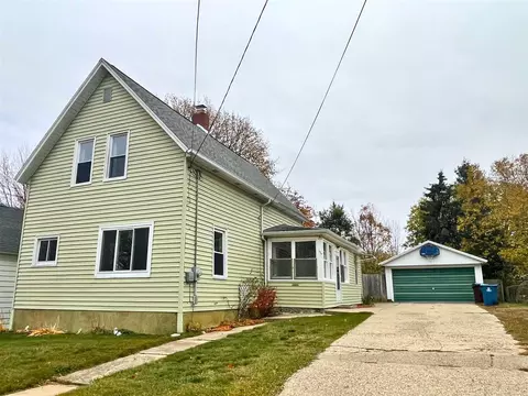 159 Jackson, Manistee, MI 49660