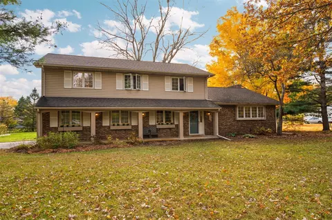 6197 Hereford, Saline, MI 48176