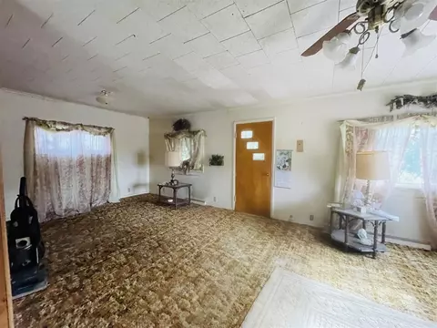 Living - 1864 Chapel, Parma, MI 49269 photo 2 of 3