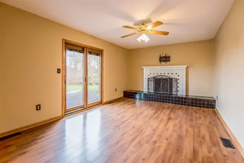 Living - 533 Forestbrooke, Saline, MI 48176 photo 5 of 7