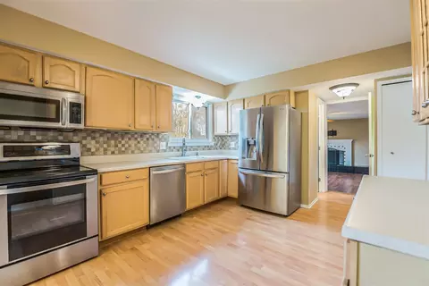 Kitchen - 533 Forestbrooke, Saline, MI 48176 photo 2 of 4