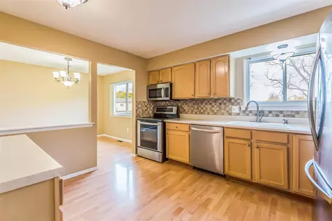 Kitchen - 533 Forestbrooke, Saline, MI 48176 photo 3 of 4