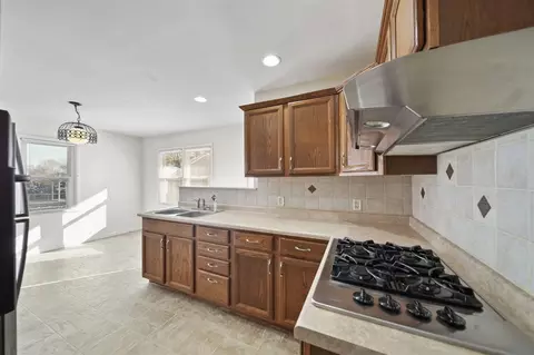 Kitchen - 1273 E Southfield, Jackson, MI 49203 photo 2 of 2