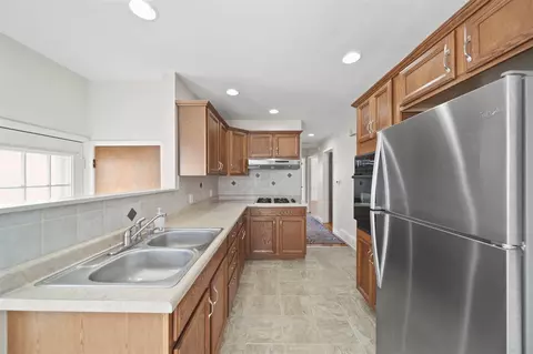 Kitchen - 1273 E Southfield, Jackson, MI 49203 photo 1 of 2