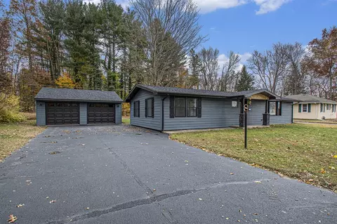 6165 N N Shr, Coloma, MI 49038