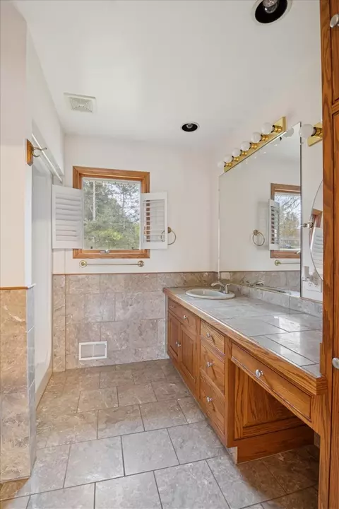 Bath - 6000 San Luray, Gregory, MI 48137 photo 2 of 6