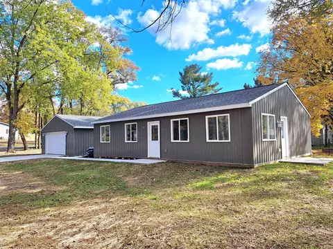 701 Lakeview, Paw Paw, MI 49079
