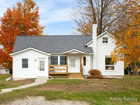 1503 Tupper Lk, Lake Odessa, MI 48849