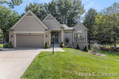 1985 Forest Gln, Norton Shores, MI 49441