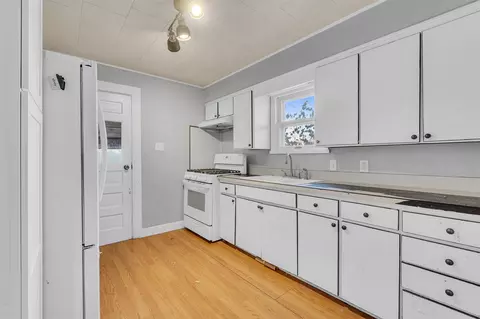 Kitchen - 902 Fleming, Jackson, MI 49202 photo 1 of 3