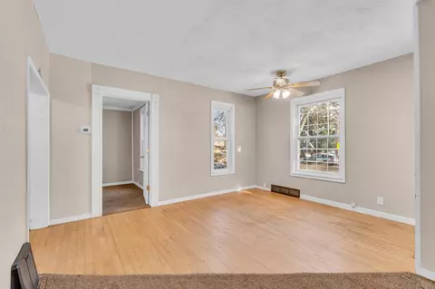 Living - 902 Fleming, Jackson, MI 49202 photo 6 of 8