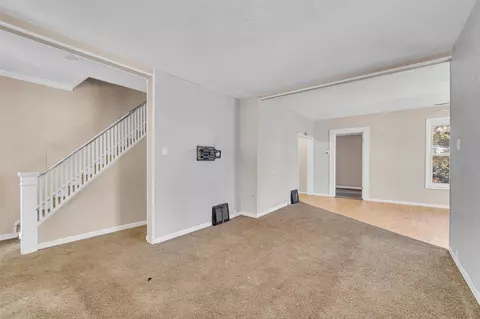 Living - 902 Fleming, Jackson, MI 49202 photo 7 of 8