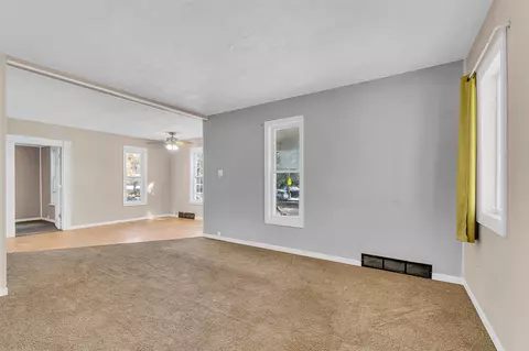 Living - 902 Fleming, Jackson, MI 49202 photo 8 of 8