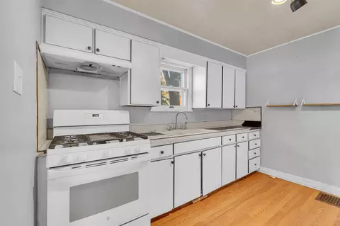 Kitchen - 902 Fleming, Jackson, MI 49202 photo 3 of 3