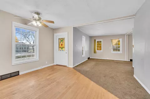 Living - 902 Fleming, Jackson, MI 49202 photo 1 of 8