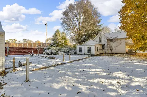 Exterior - 902 Fleming, Jackson, MI 49202 photo 8 of 11