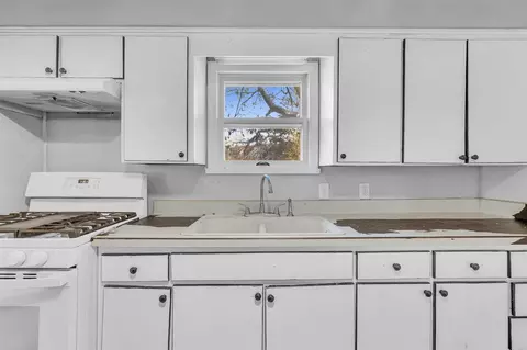 Kitchen - 902 Fleming, Jackson, MI 49202 photo 2 of 3