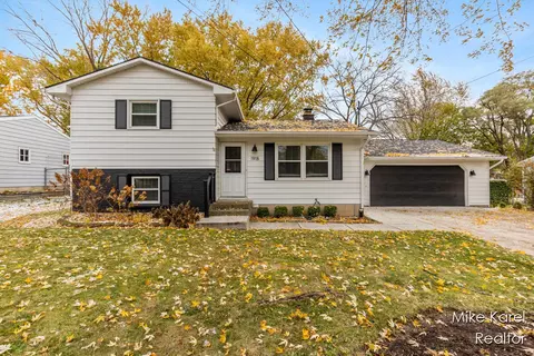 1918 Woodlawn, Grand Rapids, MI 49506