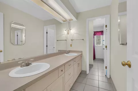 Bath - 1776 Glasgow, Jackson, MI 49201 photo 4 of 4