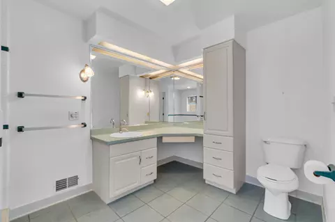 Bath - 1776 Glasgow, Jackson, MI 49201 photo 1 of 4