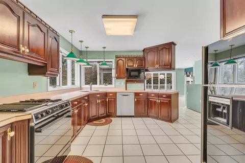 Kitchen - 1776 Glasgow, Jackson, MI 49201 photo 2 of 3