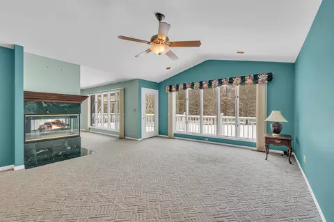 Living - 1776 Glasgow, Jackson, MI 49201 photo 3 of 10