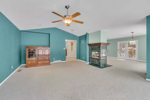 Living - 1776 Glasgow, Jackson, MI 49201 photo 4 of 10