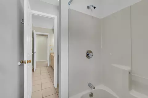 Entry Way - 1776 Glasgow, Jackson, MI 49201 photo 3 of 4