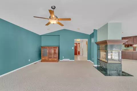 Living - 1776 Glasgow, Jackson, MI 49201 photo 5 of 10