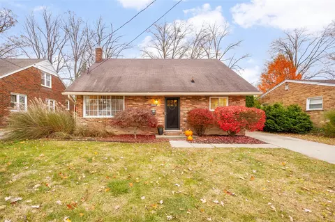 22686 Maple, Farmington, MI 48336